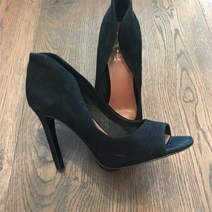 Black peekaboo heel